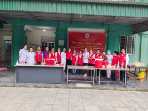 Hội Chữ thập đỏ xã Nghi Thiết phát 350 suất cháo miễn phí đến bệnh nhân điều trị miễn phí tại Bệnh viện đa khoa Nghi Lộc